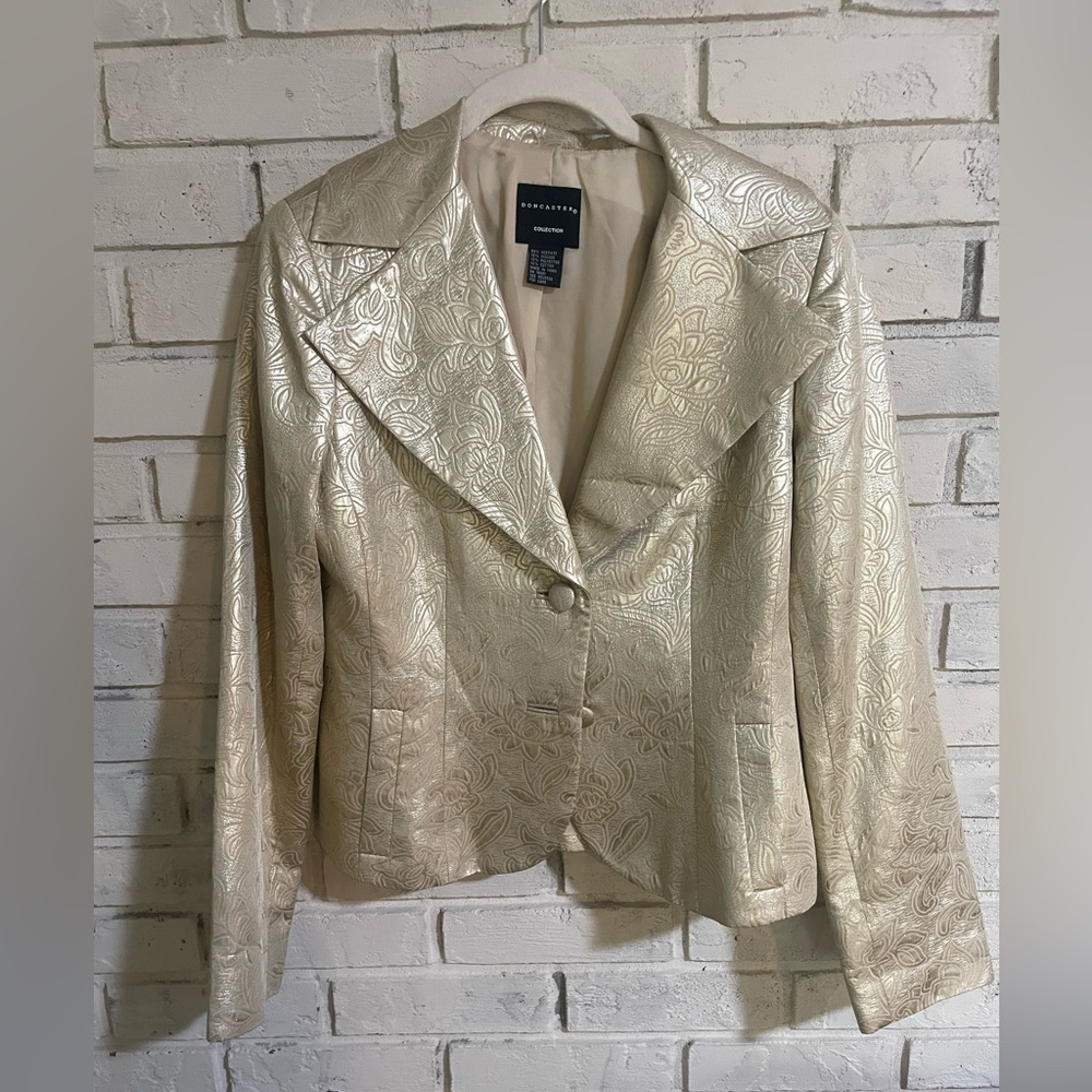 DONCASTER Collection VTG gold jacket, lotus flower design. Soft golden c…